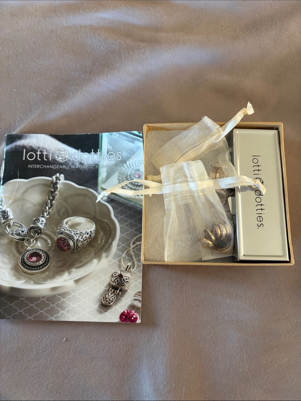 Lotti Dotties Interchangeable Magnetic Jewelry Set in Bronze